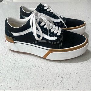 Women’s 9.5 Vans Old Skool Stacked Shoes
